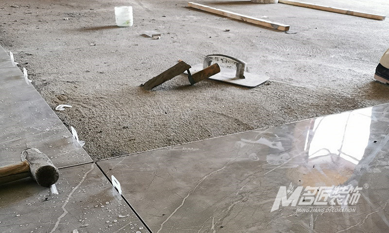 梅州装修公司剖析毛坯房装修流程之瓷砖铺贴施工